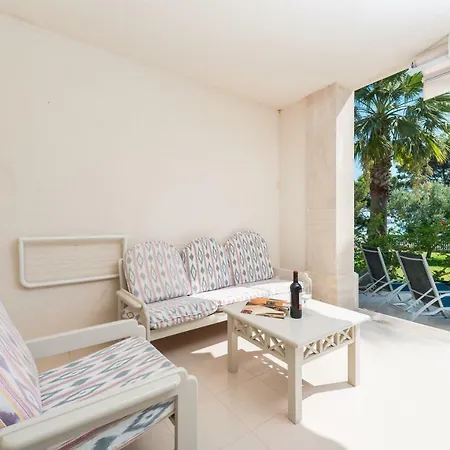 With Direct Access To The In Apartment *